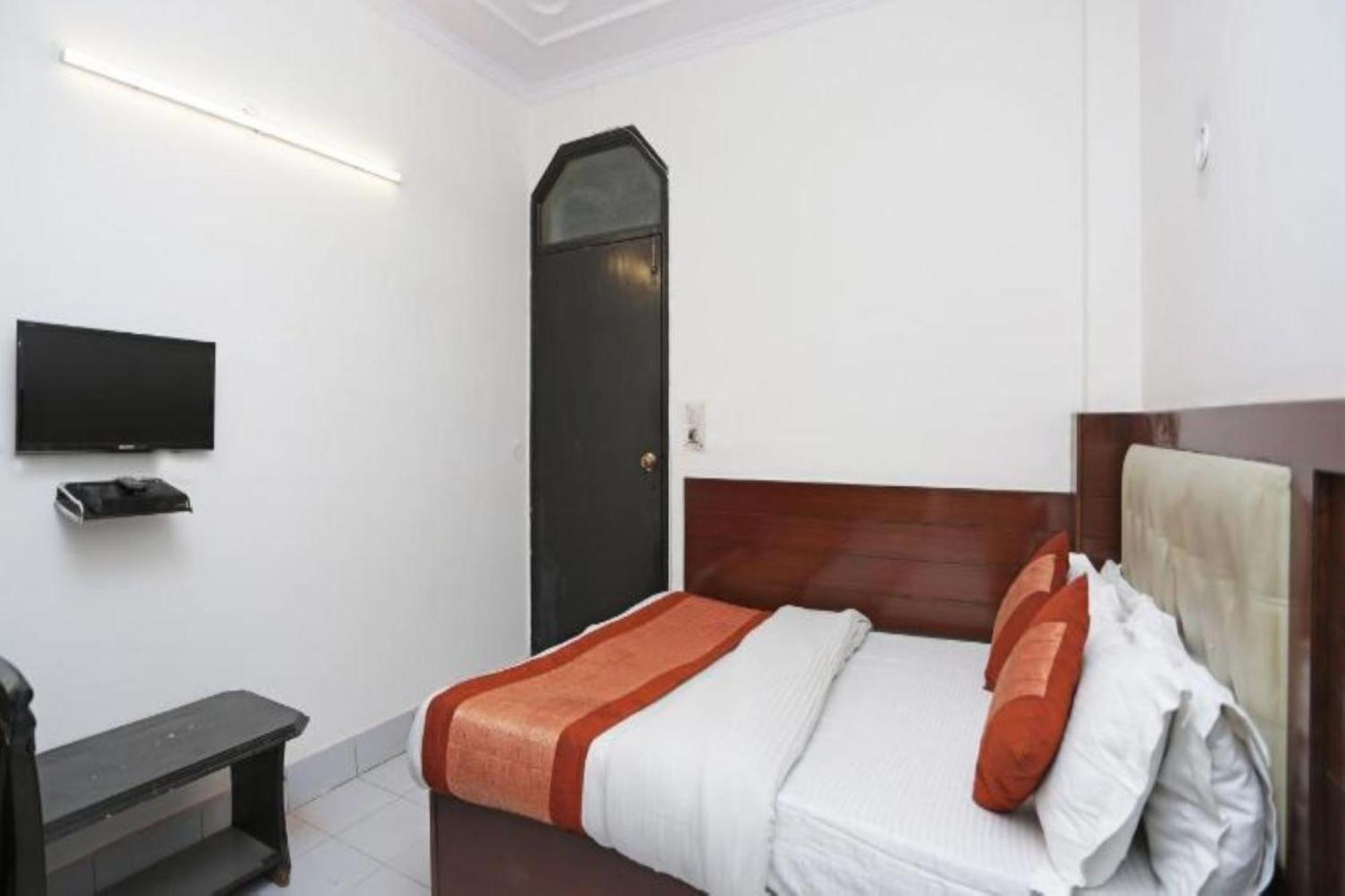 Hotel Keshew International Nueva Delhi Exterior foto