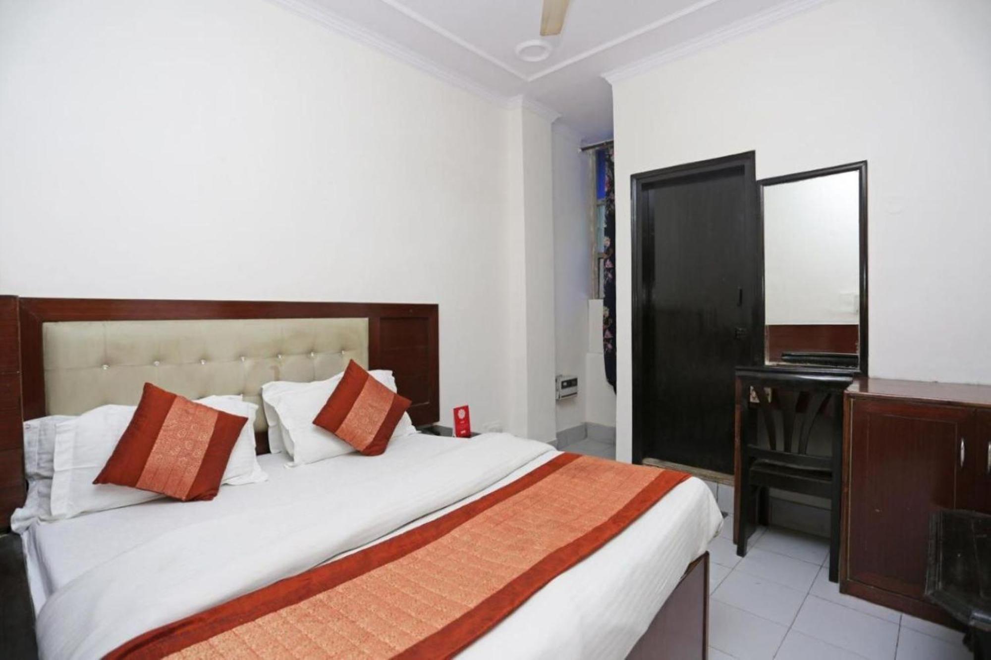 Hotel Keshew International Nueva Delhi Exterior foto